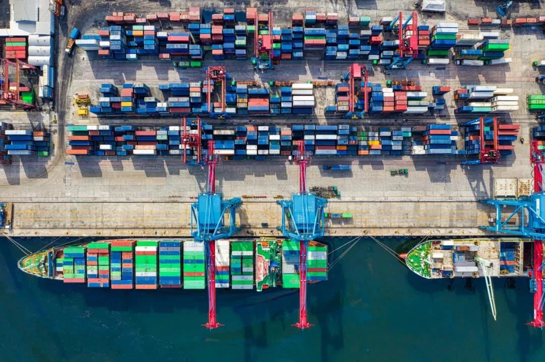 Gekke container! De kosten voor zeevracht stegen bijna 10 keer, maar er waren...